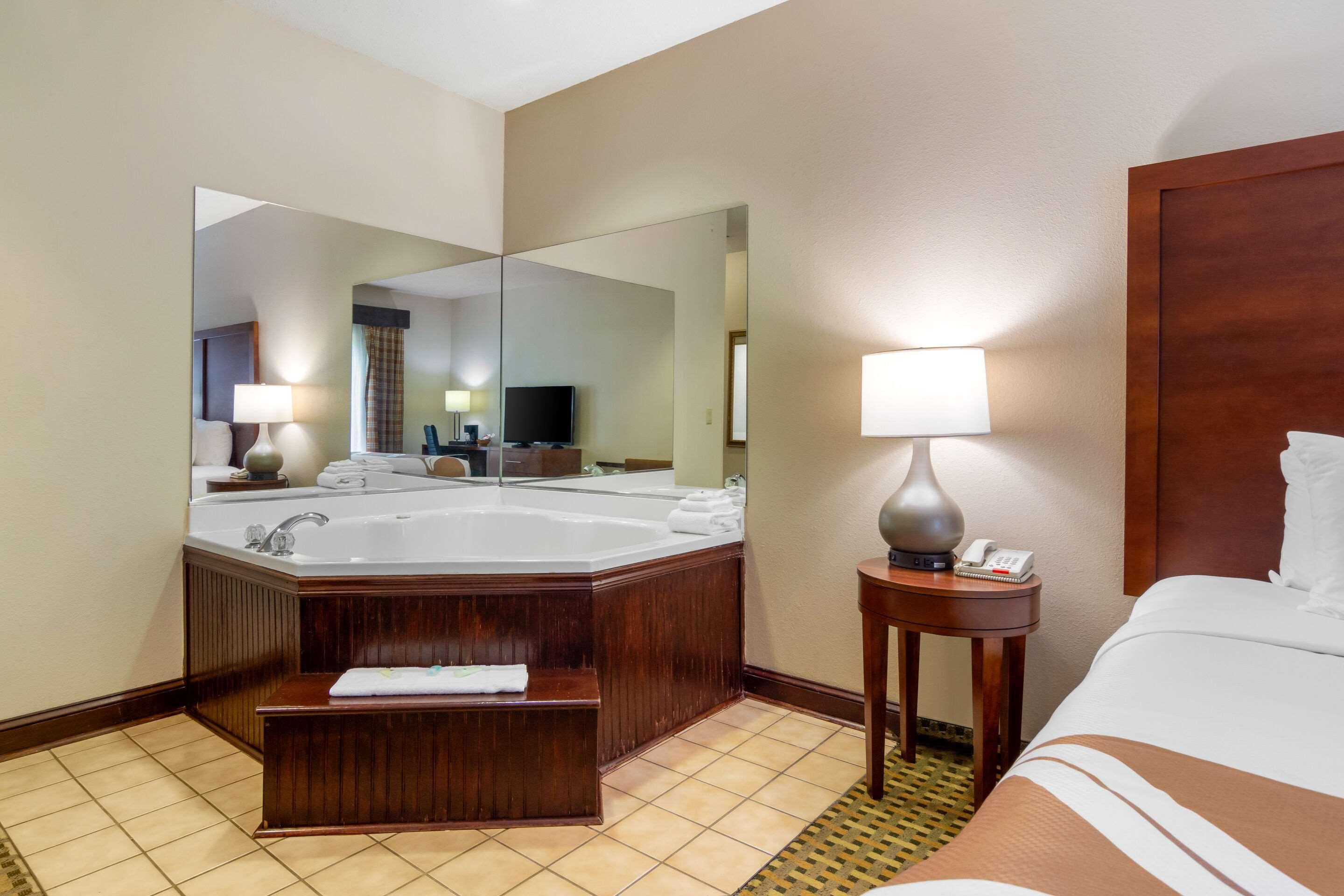 Quality Inn & Suites Decatur - Atlanta East Литония Экстерьер фото